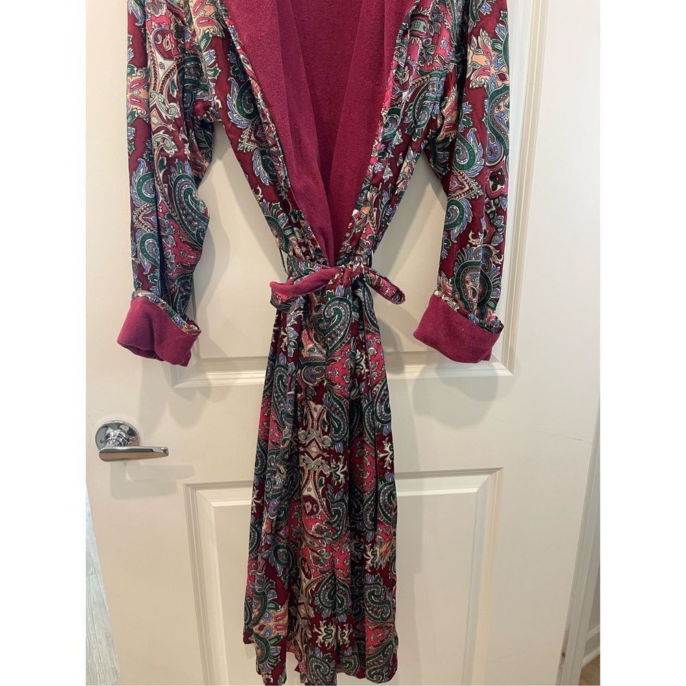 Victoria's Secret Lined Paisley Robe with a Silky Feel Vintage - Picture 6 of 8